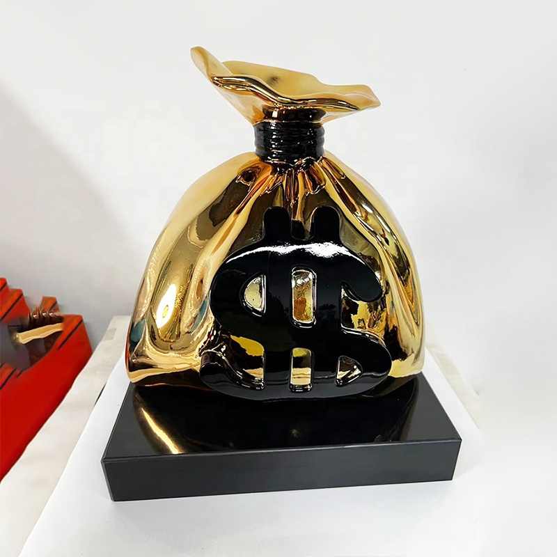 Escultura na cor dourado